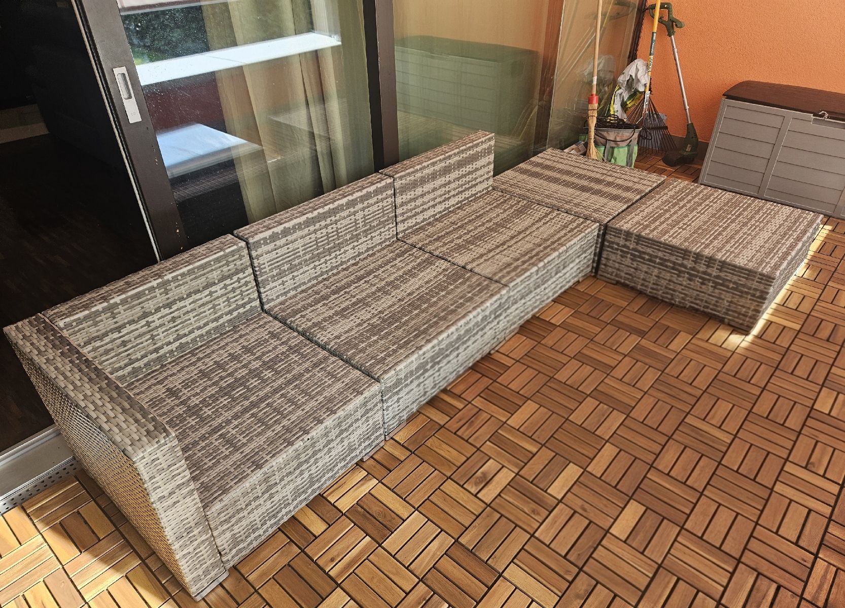 Gonser Sedie a sdraio: Rattan Lounge Grau/Anthrazit mit Abdeckplane – Usato da Baar venduto da meljo 1