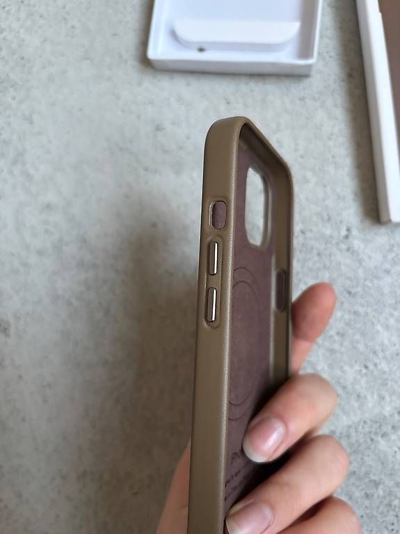 Cover & Protezioni schermo: iPhone 15 Apple Case – Usato da Bern venduto da mari773 2