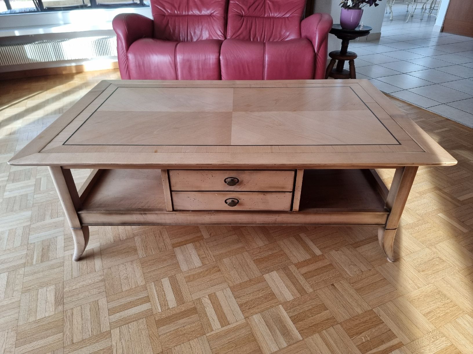 Tavoli: Table basse en merisier massif style Louis Philippe  – Usato da Bevaix venduto da Lemana