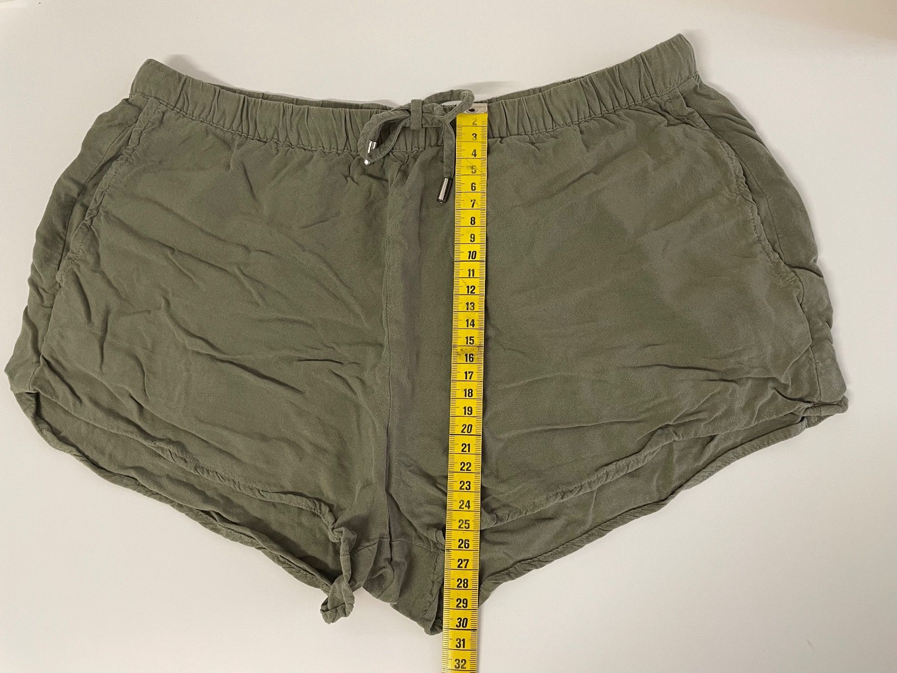 H&M Pantaloni: H&M Shorts 2 Stück – Usato da Basel venduto da Robyn20 5