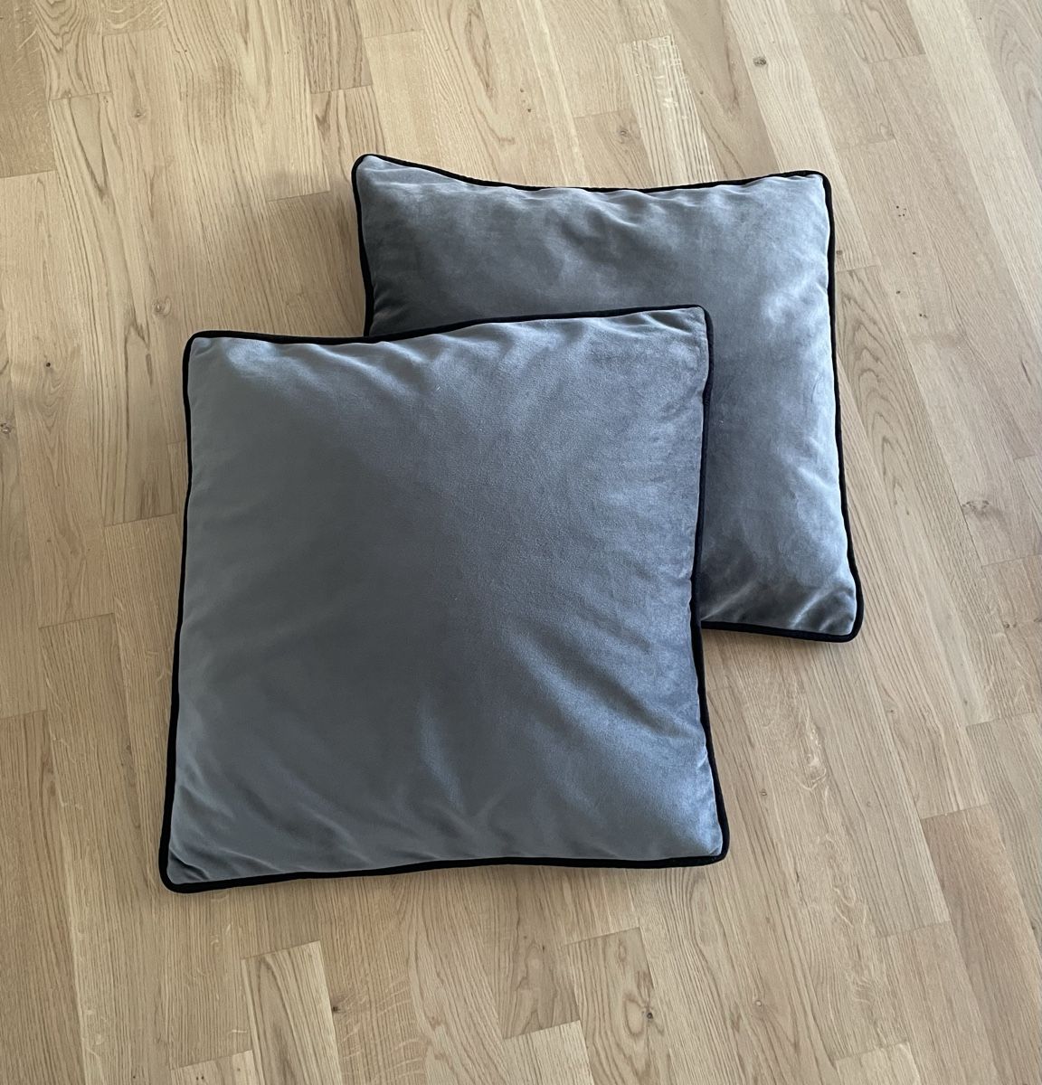 Coussins: 2 Kissenhüllen Samt – Neuf (Voir description) à Zürich par shineshineshine