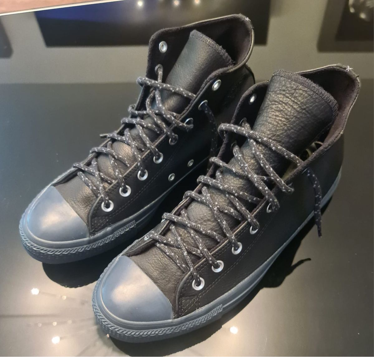 Converse Scarpe da uomo: Original Converse Leder Grösse 44 – Nuovo (secondo la descrizione) da Zürich venduto da ok1