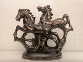 Porzellan pferden figur.  8.50fr Versand kostet