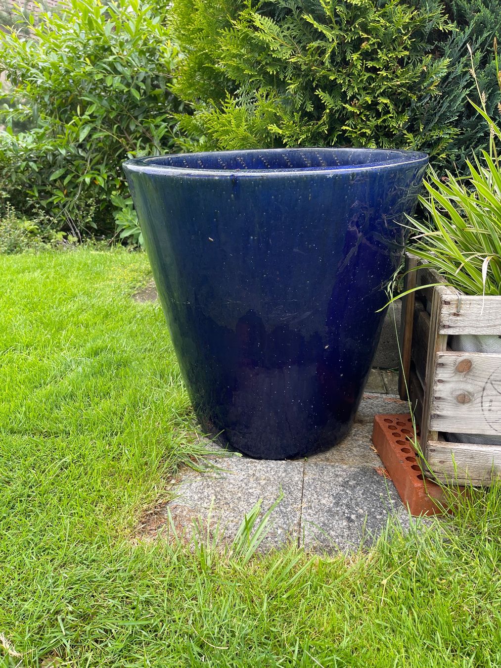 Blumentöpfe: Grosser, blauer Topf / Übertopf für Garten oder Balkon – Gebraucht aus Gutenswil von