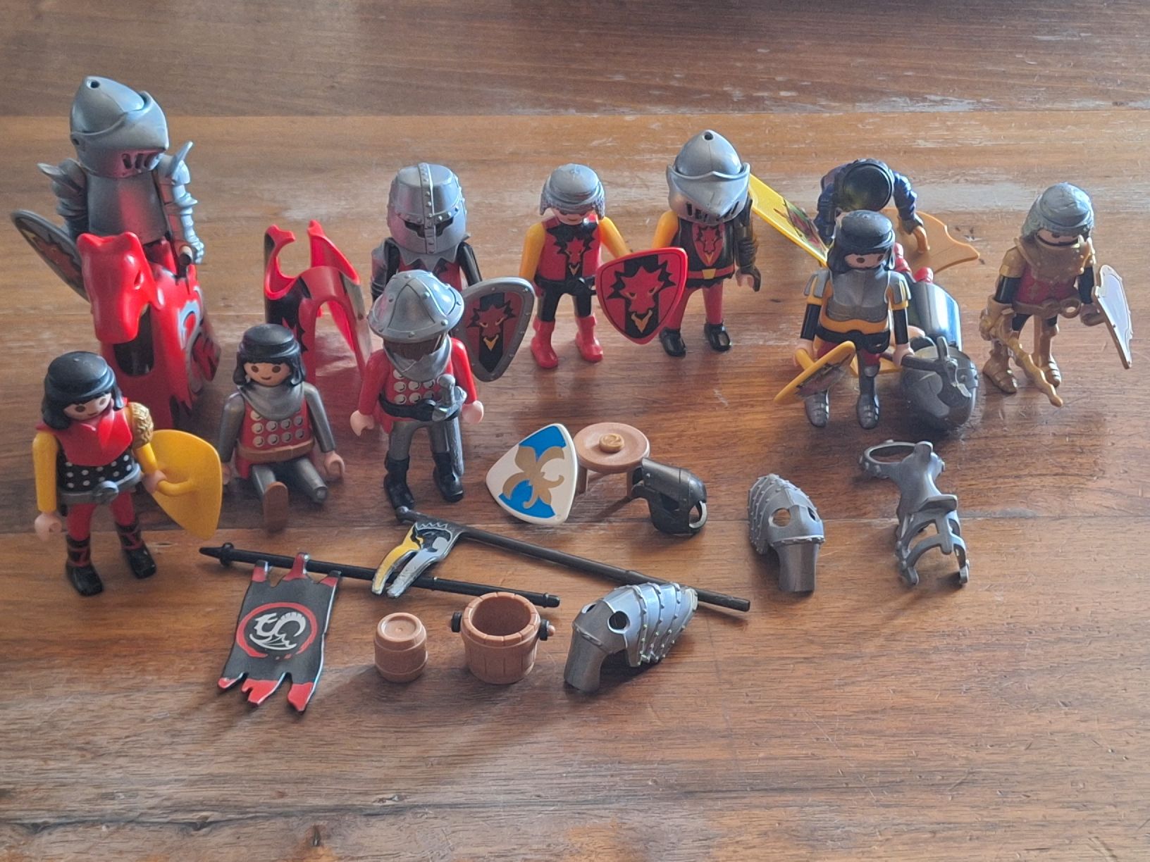 Playmobil Giocattoli: LOT DE CHEVALIERS PLAYMOBIL – Usato da Châtelaine venduto da ales_1983