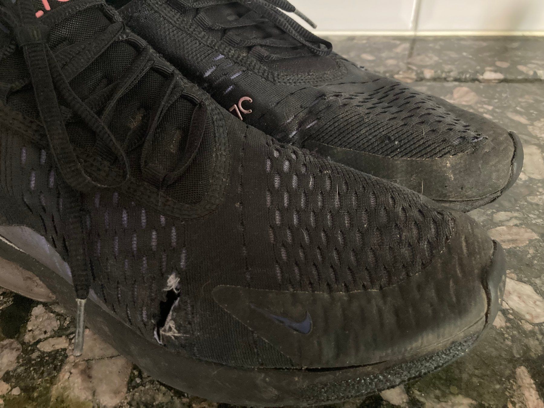 Nike Herrenschuhe: Nike Air Max 270 - Throwback Future - 44 Eur 10Us – Defekt aus St-Ursanne von ApY_74 8
