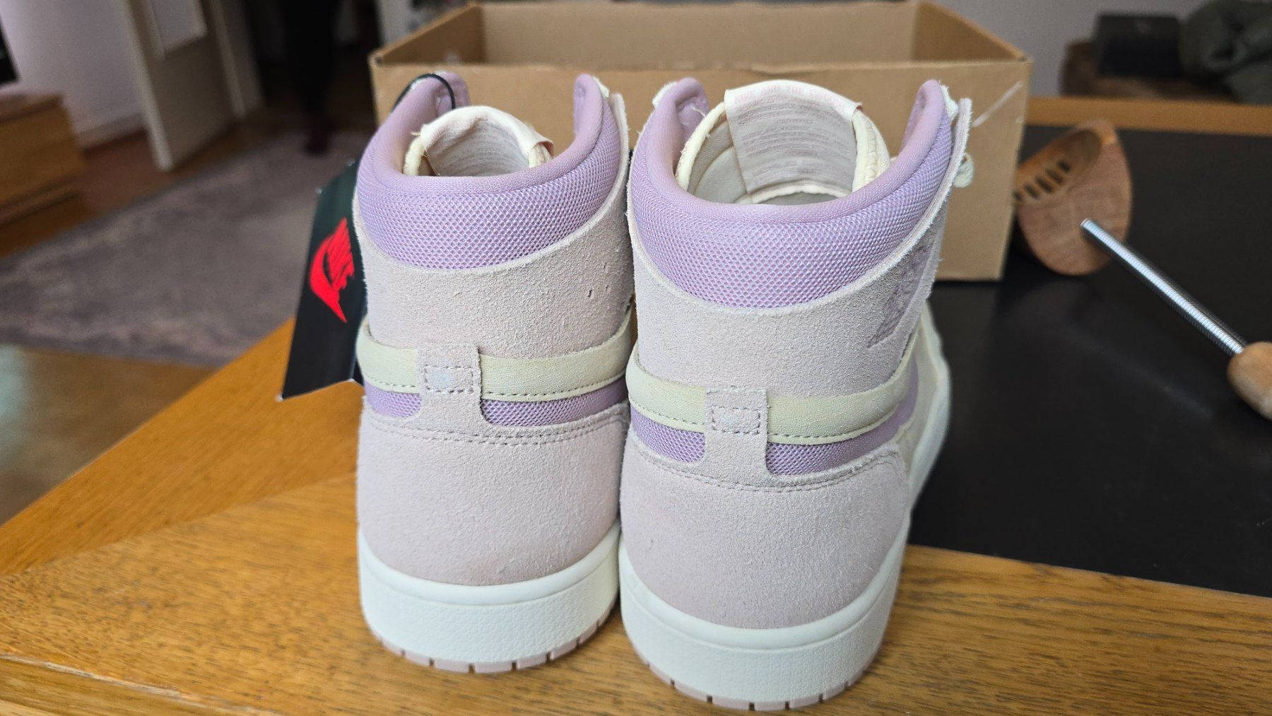 Jordan Scarpe da uomo: Jordan 1 High Zoom Air CMFT 2 EU 44.5 – Nuovo (secondo la descrizione) da Wallisellen venduto da theblacksheep 5