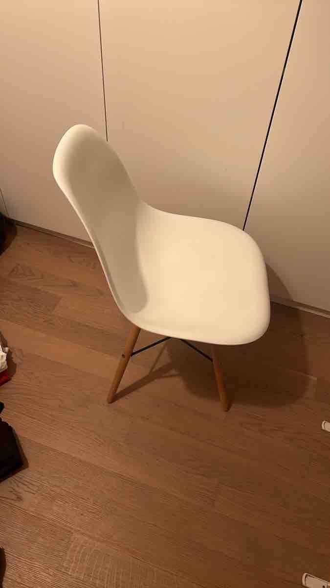 Modern Scandinavian Dining Chair in White, Like New. EAMES. (Neu ...