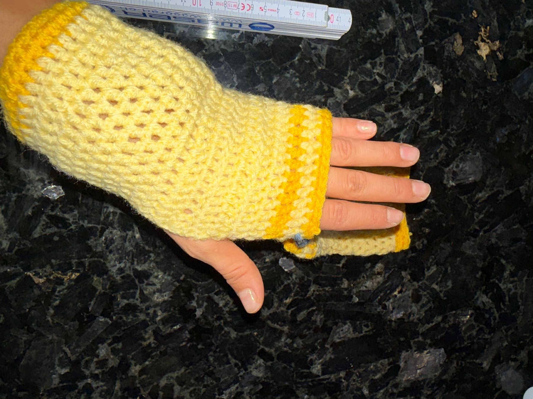 Altro in  Abbigliamento & Accessori: Fäustlingen, handgemacht – Nuovo e nell'imballaggio originale da Basel venduto da sjg_ 2
