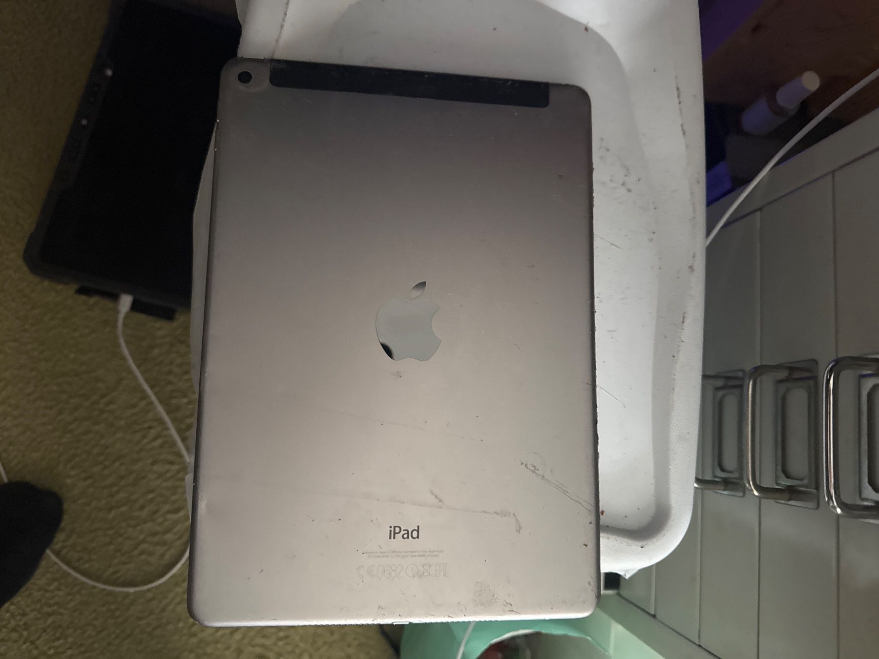 Apple Tablet PC: Ipad Air 2 -A1567- icloude – Difettoso da Olten venduto da HoYa01