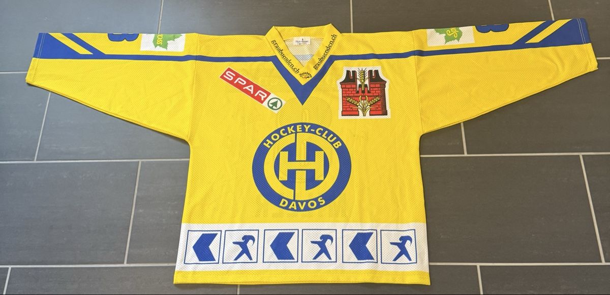 HC Davos Leibchen & Hosen: HC Davos Trikot #8 Miller SIGNIERT Autogramme – Gebraucht aus Stadel von bewinshop 2