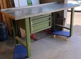 Werkbank mit Schubladen - robust & praktisch