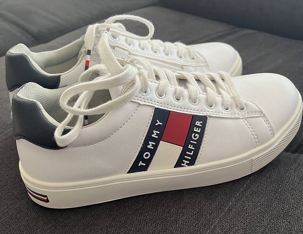 Scarpe da donna: Tommy Hilfiger sneakers  – Usato da Wauwil venduto da jov_5xfr