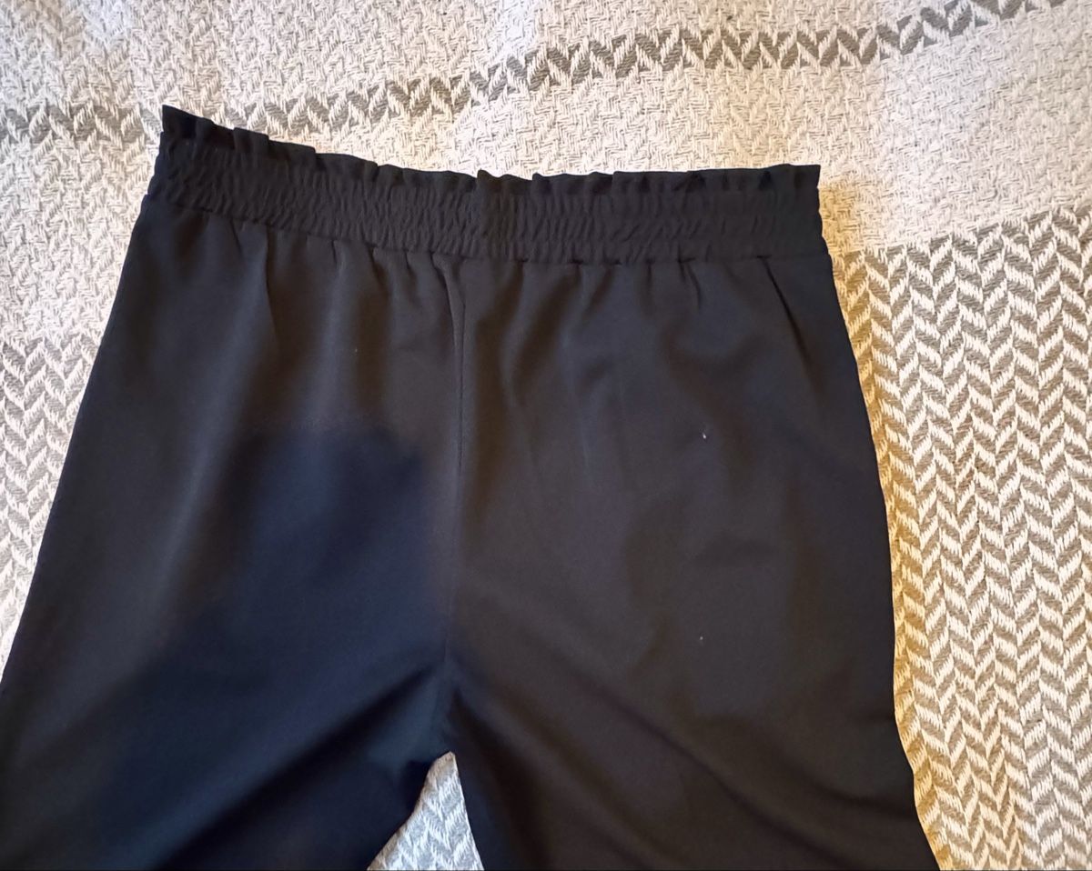 Hosen: Pantalon noir élégant avec taille élastique - Taille 40 – Gebraucht aus Lausanne von Flomag 2