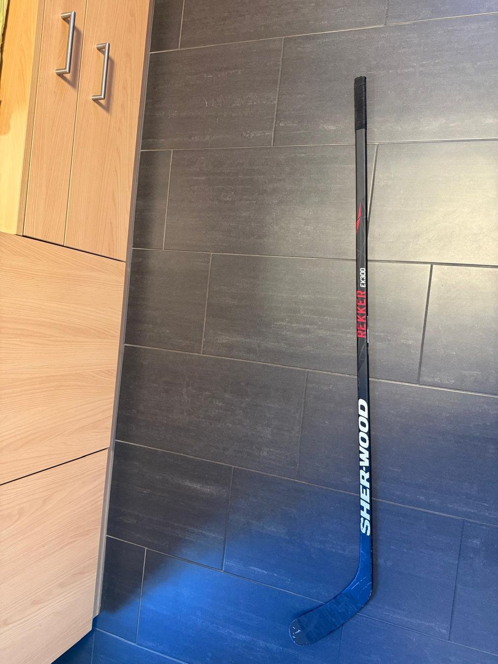 Ccm Pattini da ghiaccio: Sher-Wood Hockeyschläger + CCM Eishockeyschlittschuhe – Usato da Widnau venduto da xen_j2xg 1