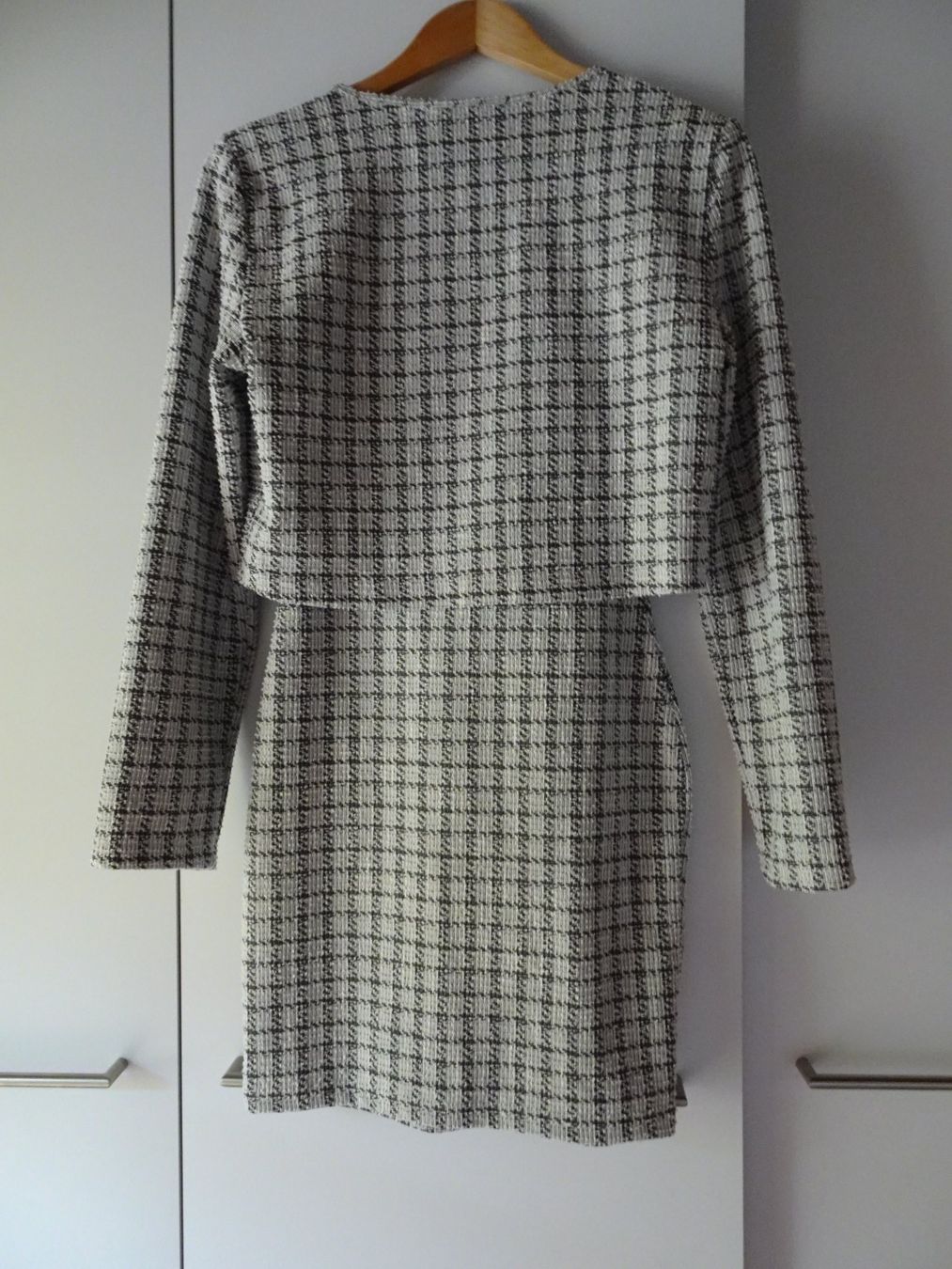 Vestiti: Kleid und Jacke grau-schwarz Gr. S - 251012 – Usato da Küssnacht am Rigi venduto da Good4Deckeli 1