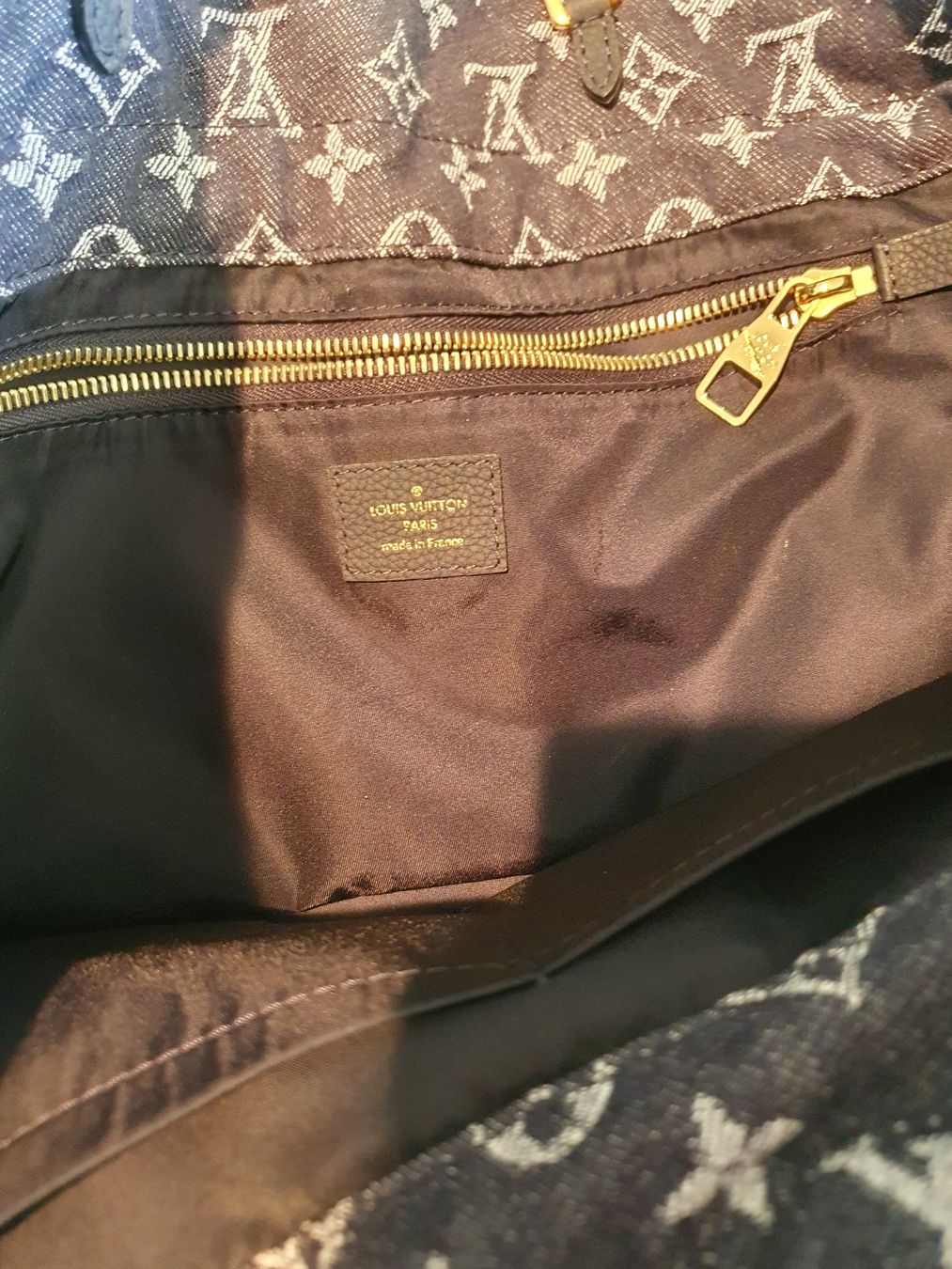 Louis Vuitton Taschen für Damen: Sac Louis Vuitton Denim Monogram bleu – Gebraucht aus Grand-Lancy von kri_qk5y 2