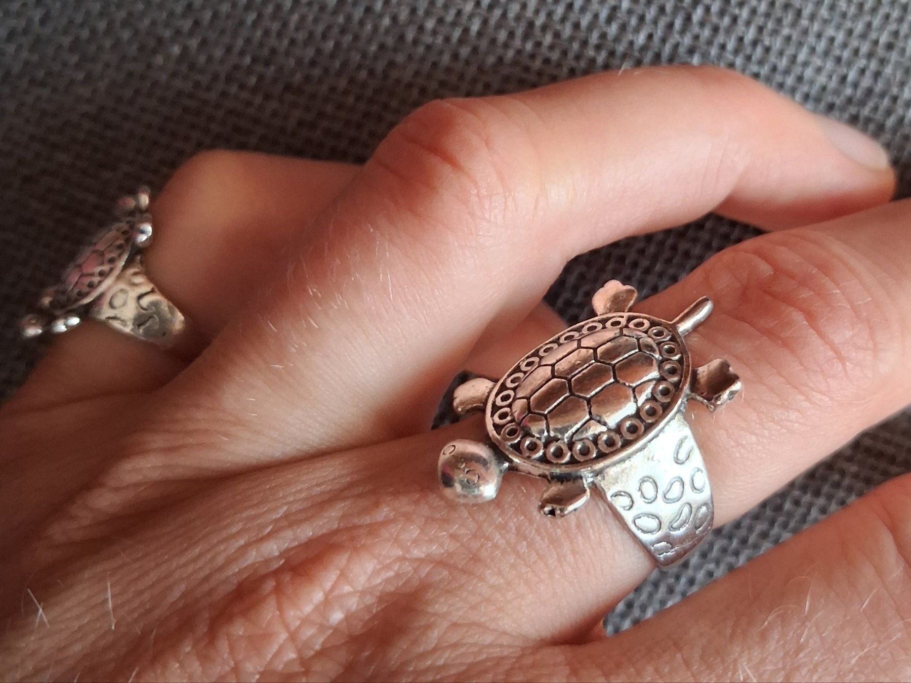 Sonstiger Schmuck: 2 Ringe Schildkröten Design silberfarben NEU – Neu und originalverpackt aus Wald ZH von e8e 2