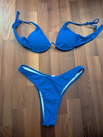 Blauer Bikini mit Bügel und High-Cut-Slip Gr. L