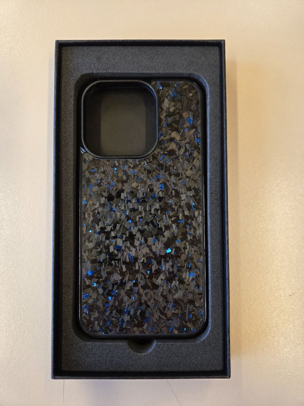 Covers & Schutzfolien: Iphone 15Pro Handyhülle Carbon – Neu und originalverpackt aus Rapperswil SG von Bierla 1