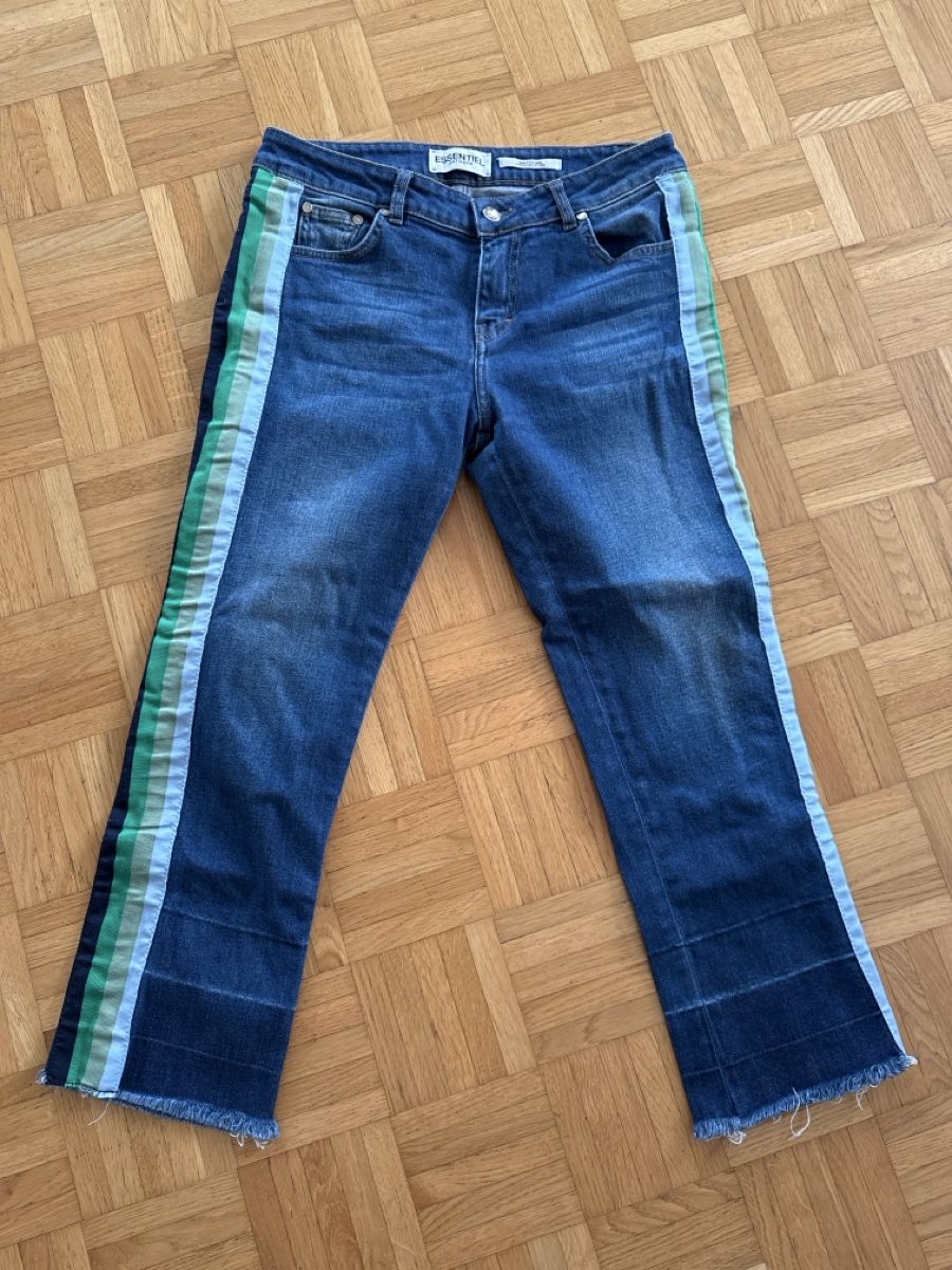Jeans: Essential Antwerp Clam Digger Jeans – Usato da Fällanden venduto da emilyeheim