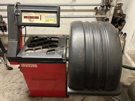 Reifenauswuchmaschine