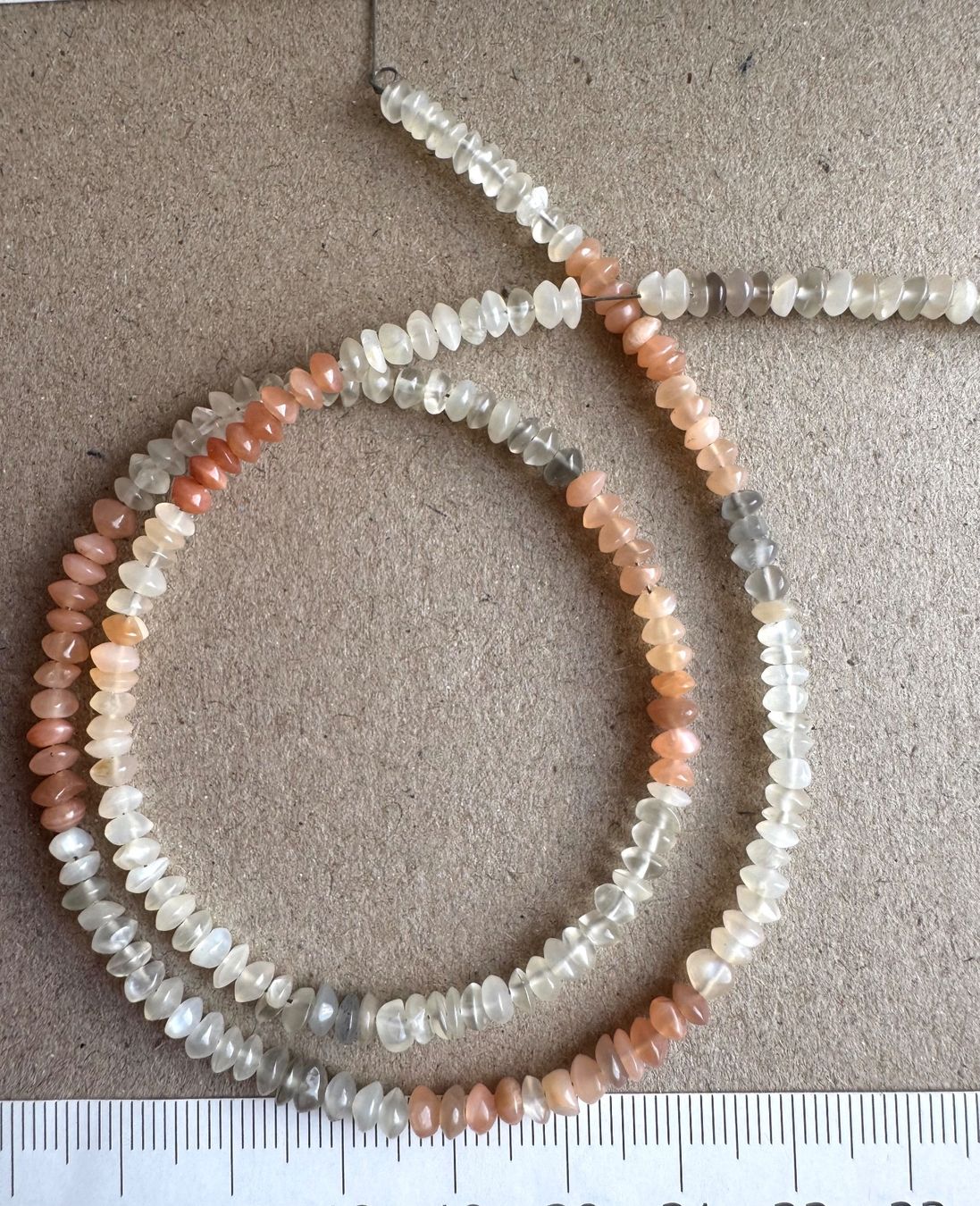 Catenine: Mondstein      extra  spezielle Form   ca 4 bis 5 mm    44cm – Nuovo e nell'imballaggio originale da Leuggern venduto da gemshow 6