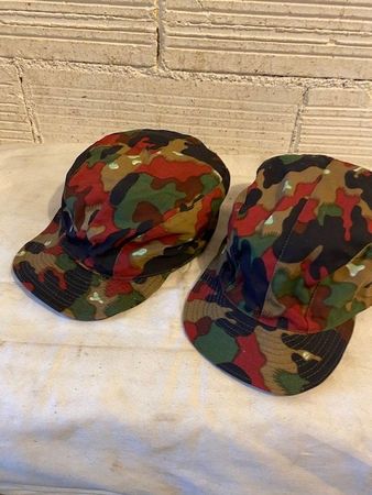 2 x TAZ 83 MÜTZEN  CH ARMEE