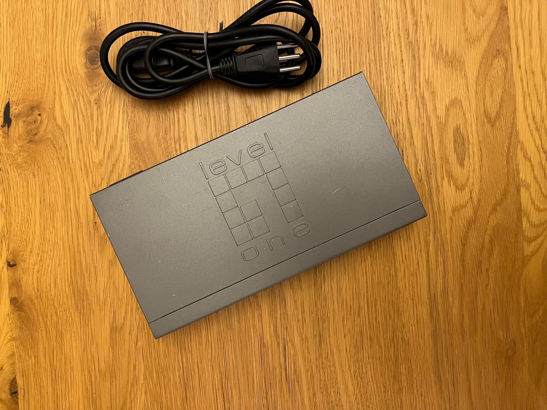 Hub & Switch: LevelOne 16-port 10/100Mbps Fast Ethernet Switch – Usato da Appenzell venduto da Anchara 3