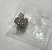 Niedliches Eichhörnchen Anstecker, neuwertig, für Sammler
