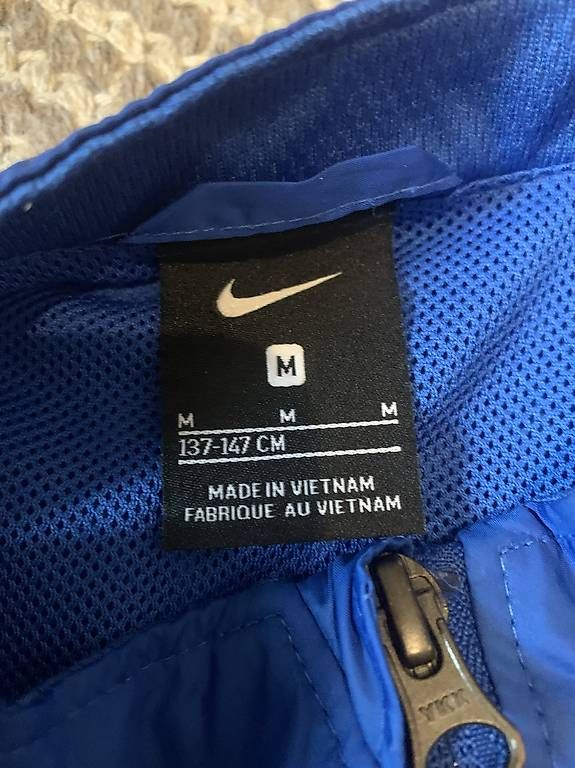 Nike Giacche & Cappotti: FcZ Regenjacke – Usato da Männedorf venduto da mpi_nfg9 1