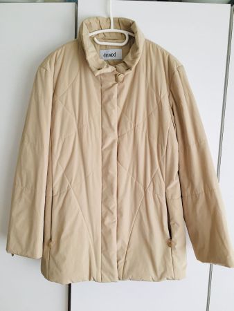 Warme neuwertige edle beige Winterjacke
