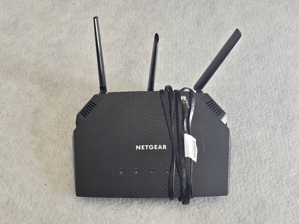 Netgear Modem & Router: Netgear RAX10 Internet Router – Usato da Reinach AG venduto da RenaultSportRS 2