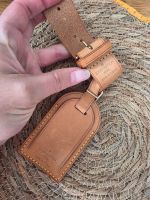 Louis Vuitton Kofferanhänger + Poignet aus Vachetta-Leder