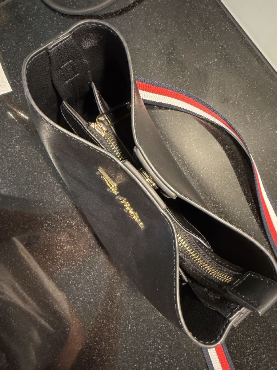 Tommy Hilfiger Taschen für Damen: Tommy Hilfiger Tasche – Neu (gemäss Beschreibung) aus Teufenthal AG von ram_lkf7 2