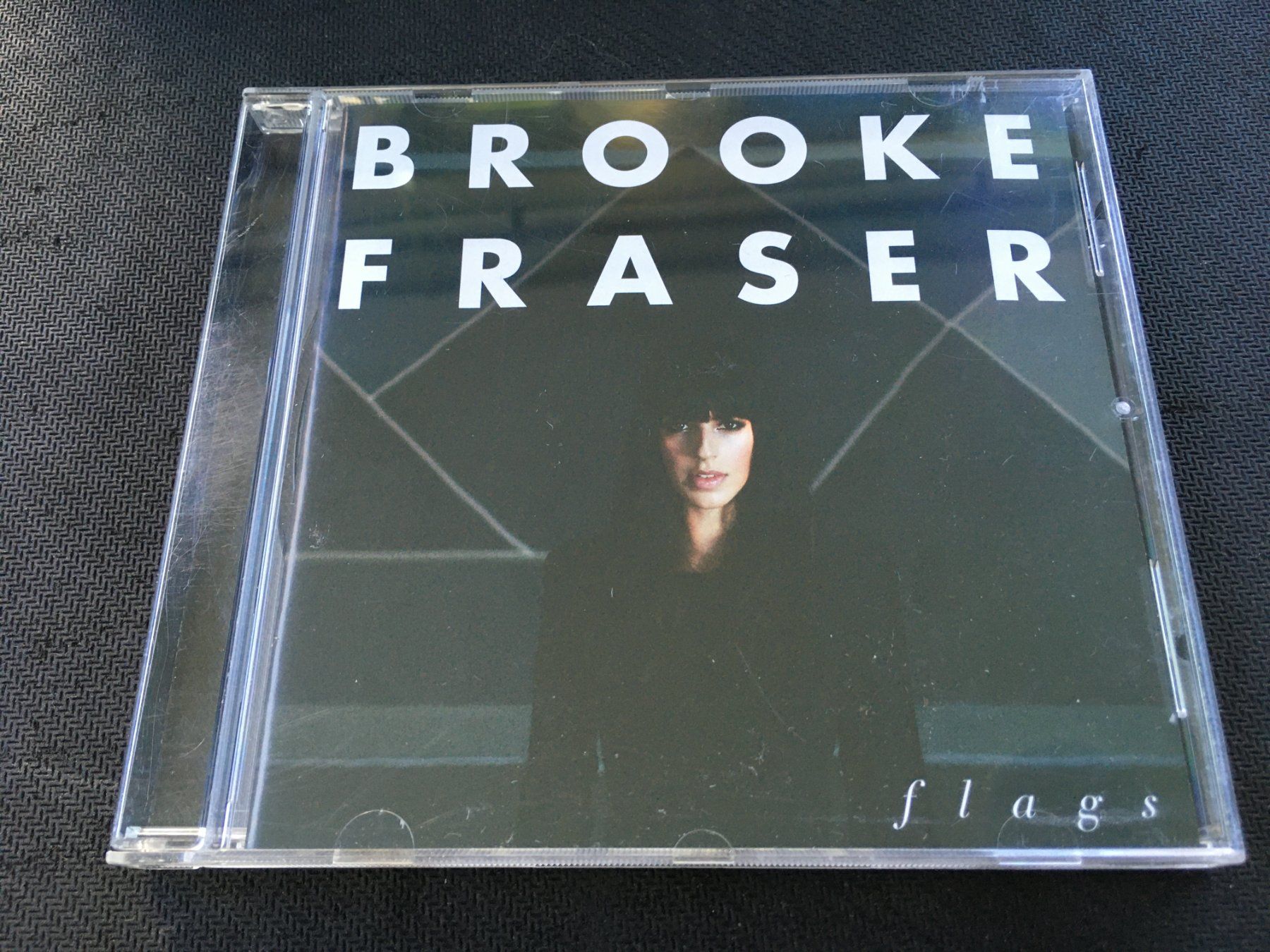CD: Brook Fraser - Flags -CD- – Usato da St.Gallen venduto da MedienJoe