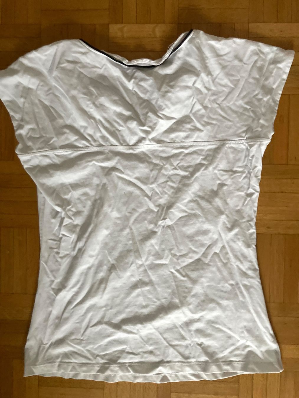 T-shirt: T-Shirt mit Kragendetail – Usato da Wädenswil venduto da Minou_ql76 1