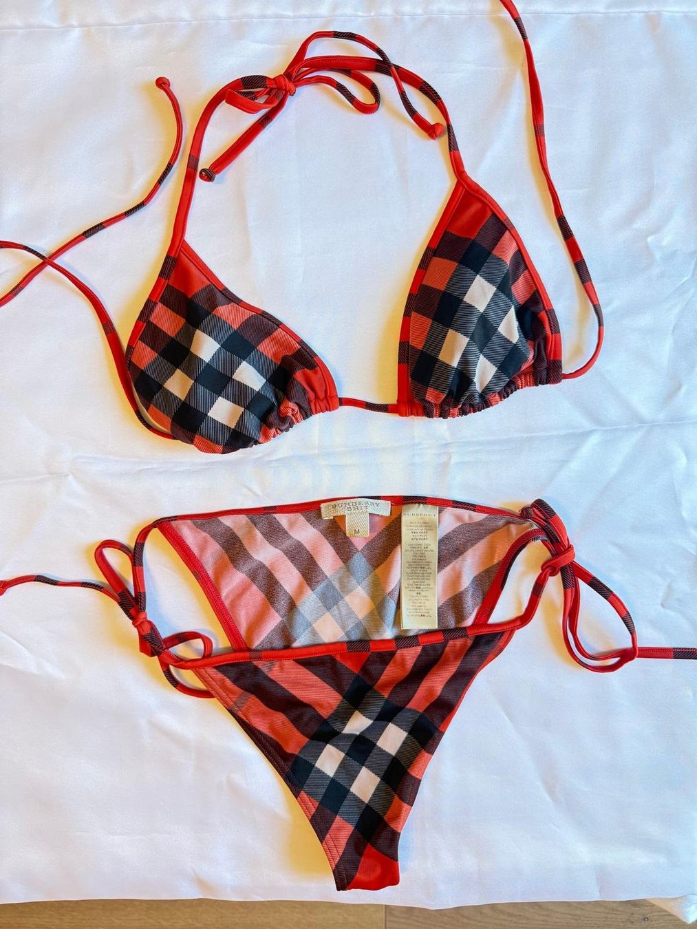 Burberry Costumi da bagno & Bikini: Burberry Triangel-Bikini mit ikonischem Karomuster – Usato da Oberarth venduto da SSS. 3