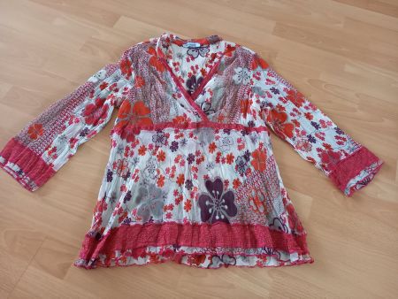Blumiges Oberteil für Damen in Grösse 38