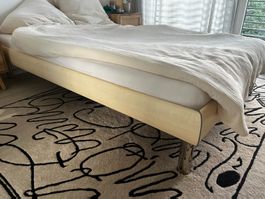Bett der Grösse 120x200cm mit Esche Furnier