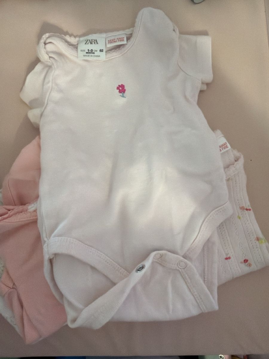 Zara Camicie, Top & T-shirt: Baby Bodysuits Zara set – Usato da Zweidlen venduto da buyandsellacct 1