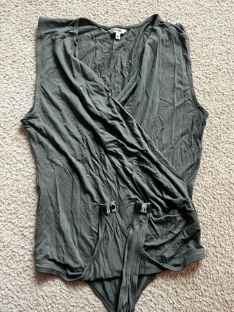 Inbym Body Gr. M khaki Wickeloptik Top Zustand!