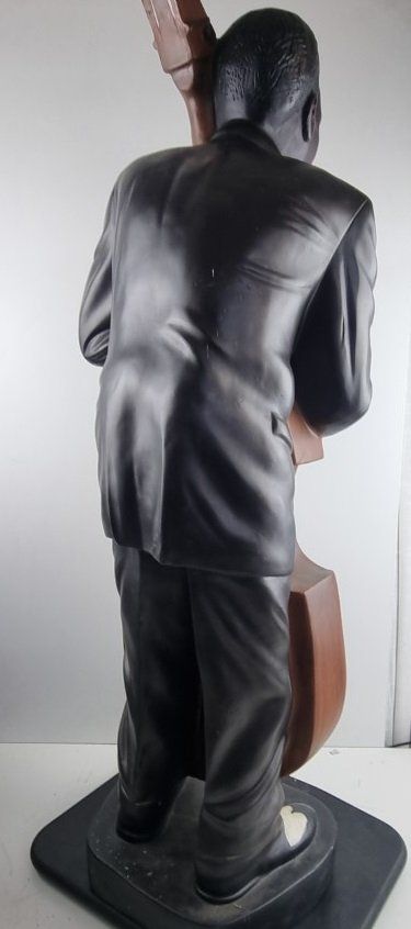 Statuette: Dunkelhäutiger Jazz Player mit Kontrabass – Usato da Flums venduto da Flumsantik 4