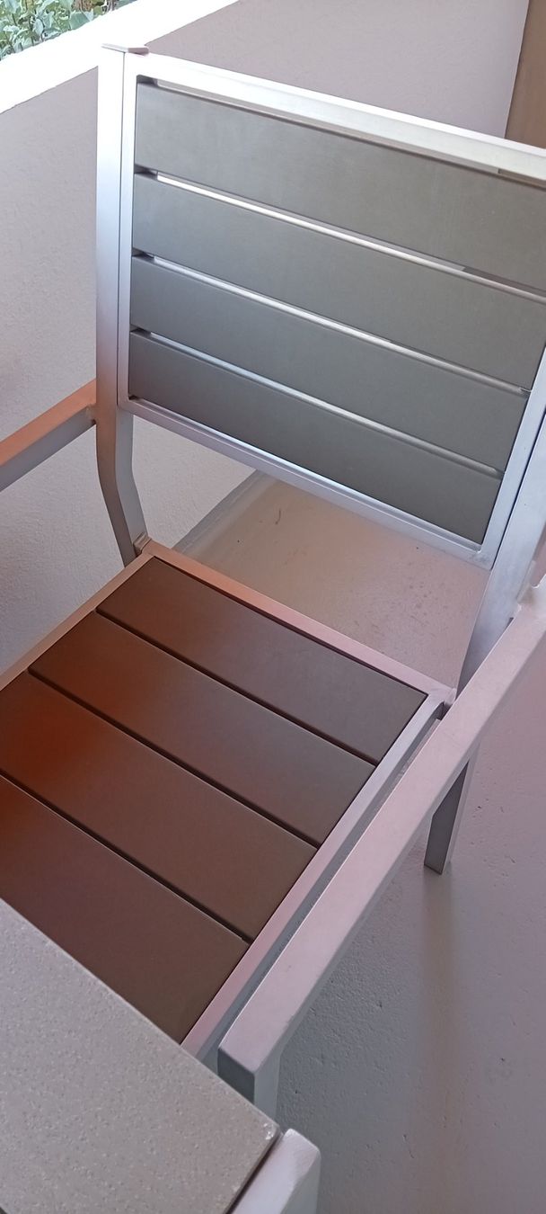 Set de table et chaises: Grau Garten/Balkon/Veranda Tischset – D'occasion à Urtenen-Schönbühl par danel02 2