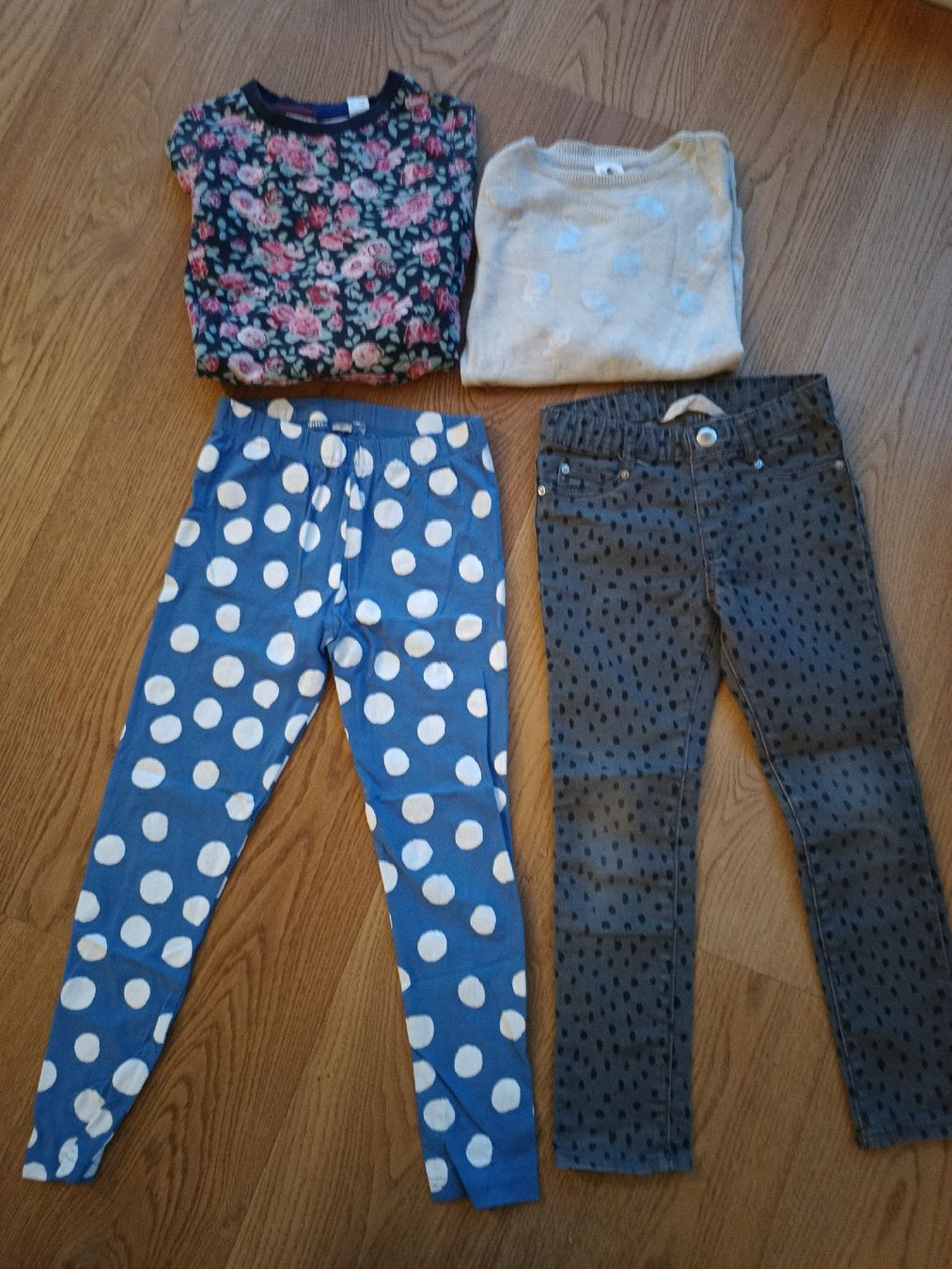 Lotti & Set di vestiti: Kleiderset Mädchen Gr.110/115 – Usato da Bremgarten b. Bern venduto da Joyan84