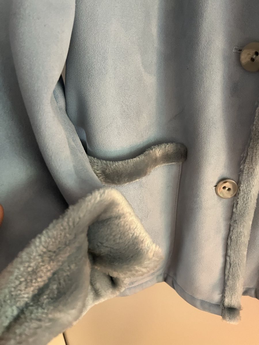 Jacken: Winter Jacke, hellblau mit Fellimitat, Top Zustand – Gebraucht aus Zürich von Closetbesties 2
