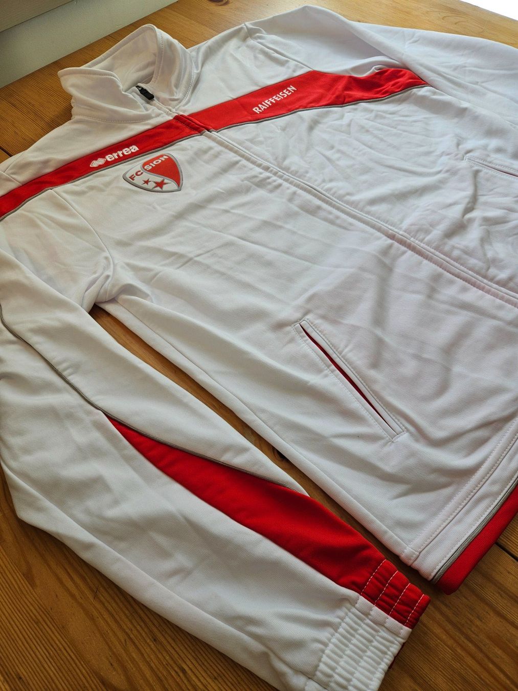 Canottiere & Pantaloni: FC Sion Jacke errea Grösse M FCS Sitten – Usato da Hägglingen venduto da United-Village-Trade 1