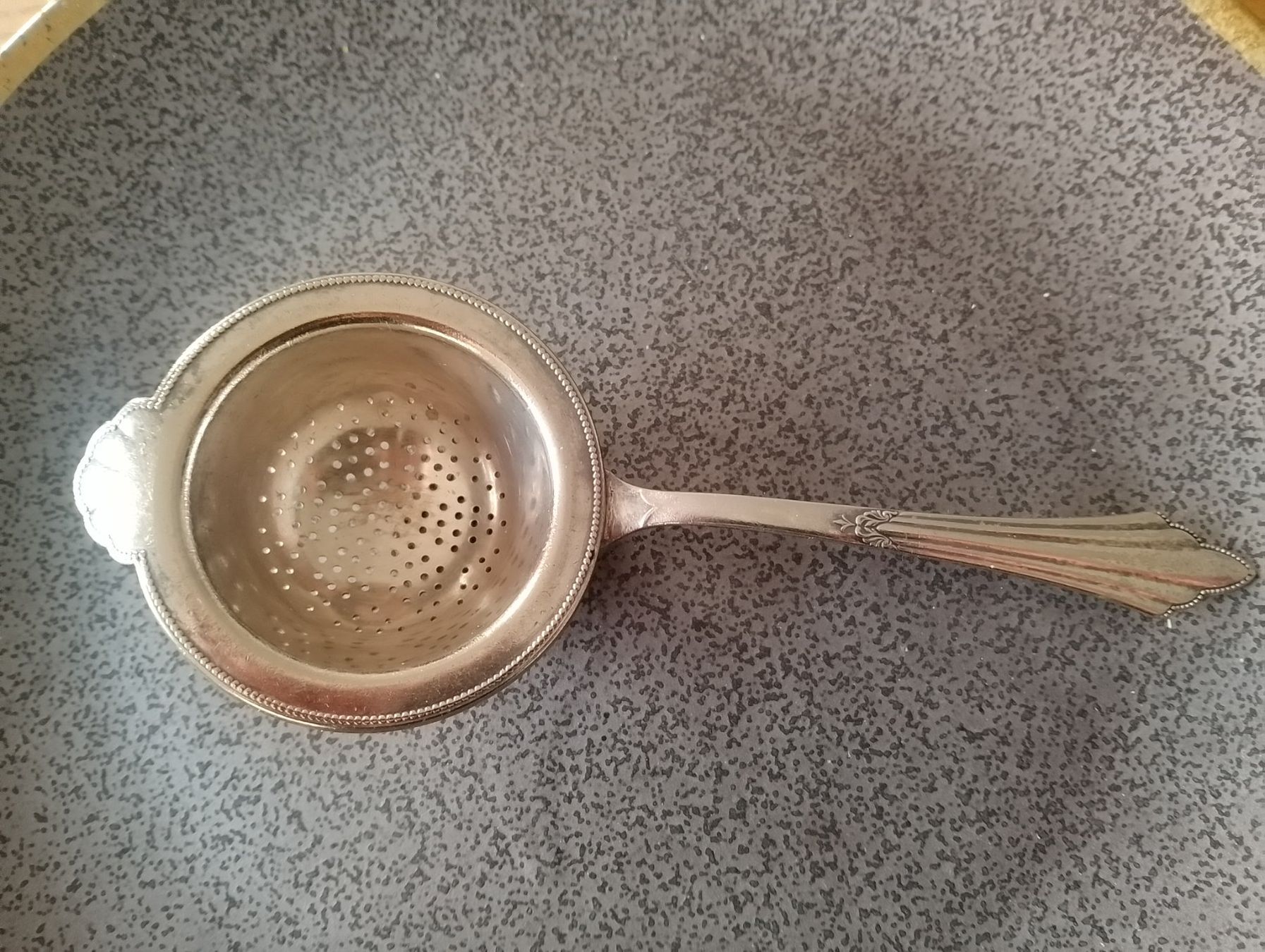 Elettrodomestici da cucina: Superschönes Teesieb versilbert, Fächermuster – Usato da Luzern venduto da Seri4 6