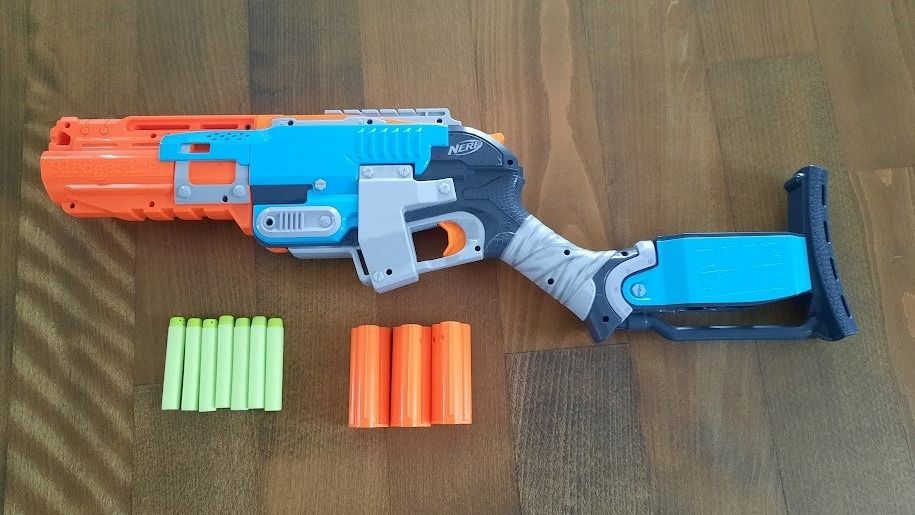 Nerf Spielzeuge: NERF - N-Strike Elite Zombie Strike Sledgefire – Gebraucht aus Mosnang von