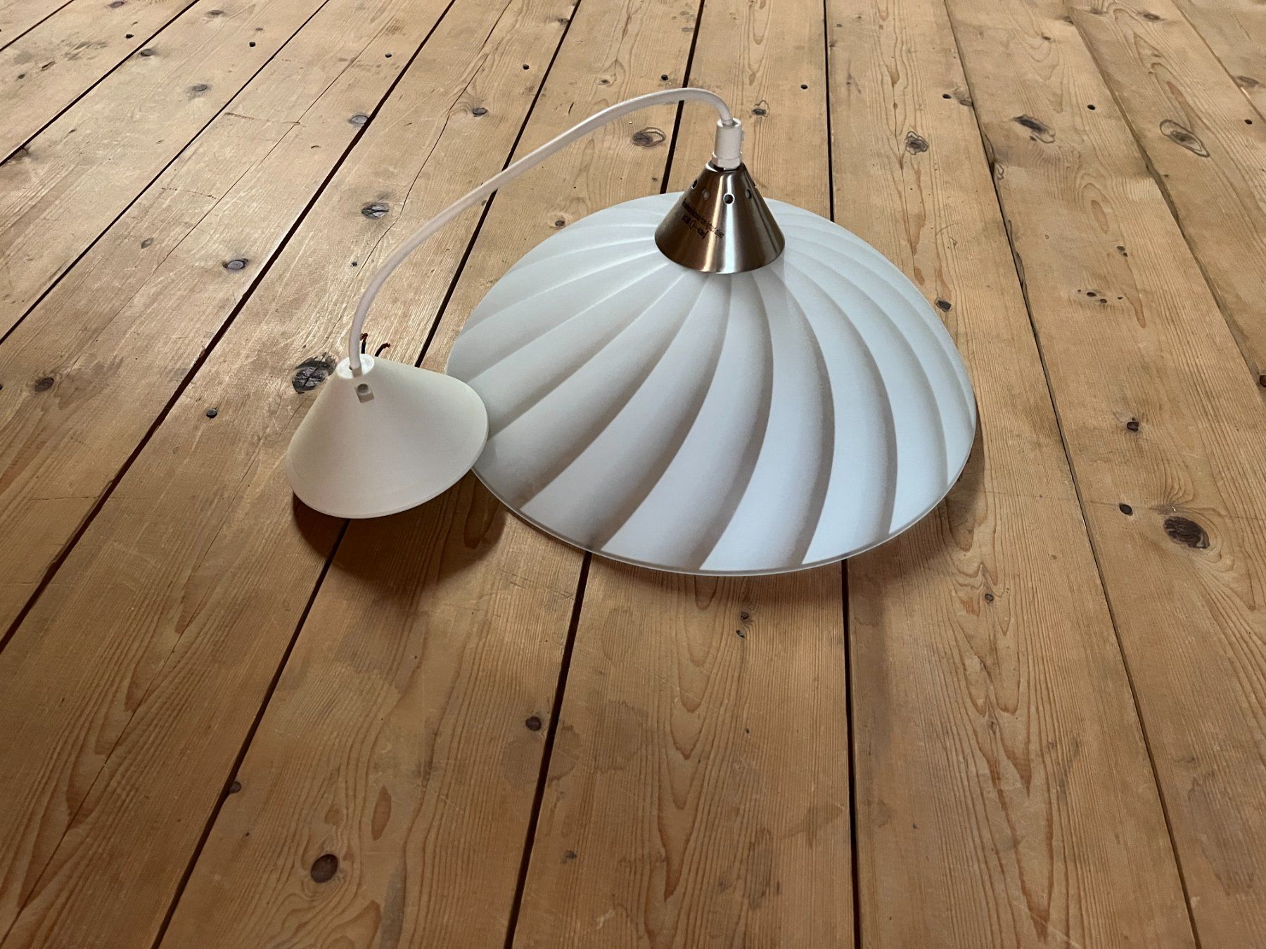 Lustres & lampes de plafonds: Hängelampe LUMIMART weiss/matt Glas – D'occasion à Sarmenstorf par Salvi_1971